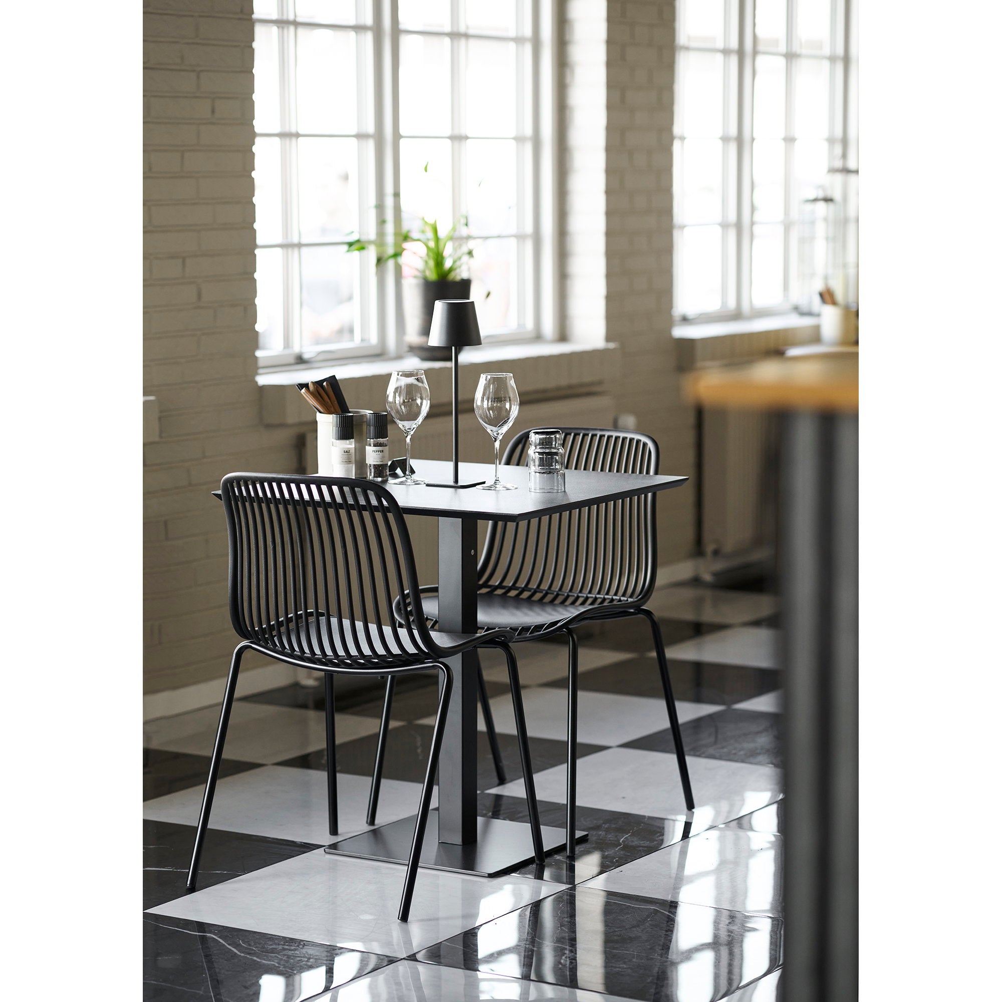 Fano bistro tafel - Melamine, donker stone-look, zwart metalen voet 70x70x75 cm