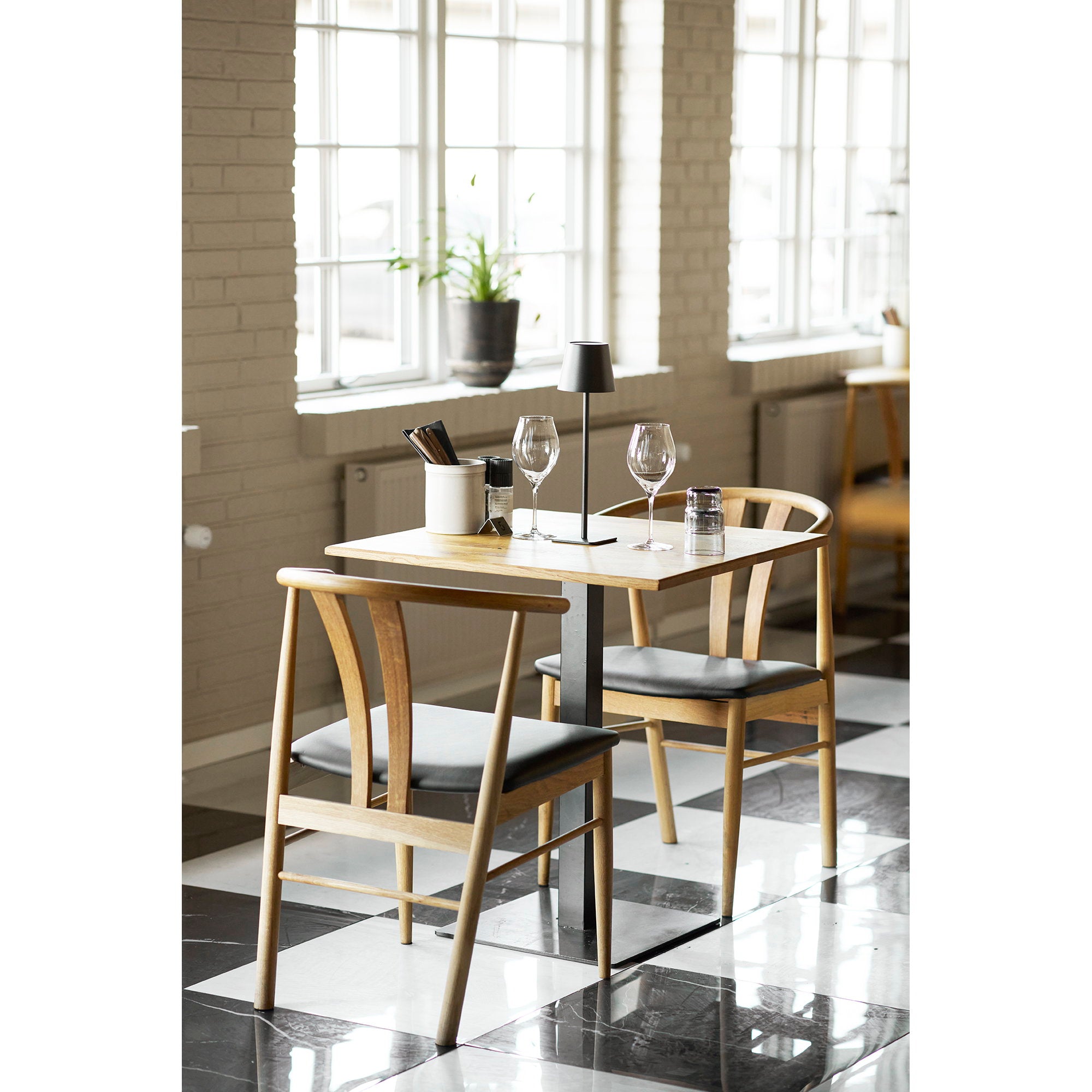 Lignano bistro tafel - Hout met zwart metalen voet 70x70x75 cm