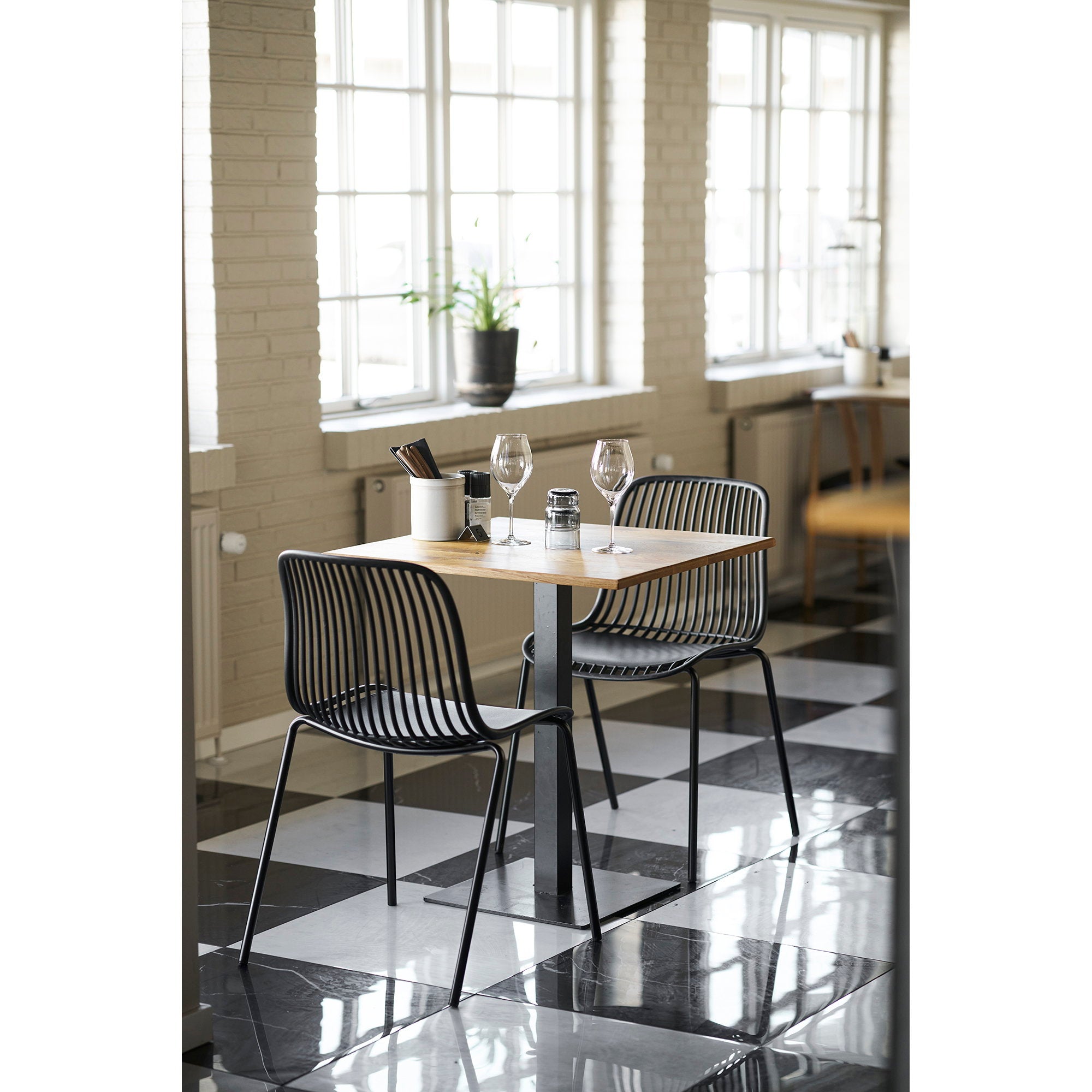Lignano bistro tafel - Hout met zwart metalen voet 70x70x75 cm