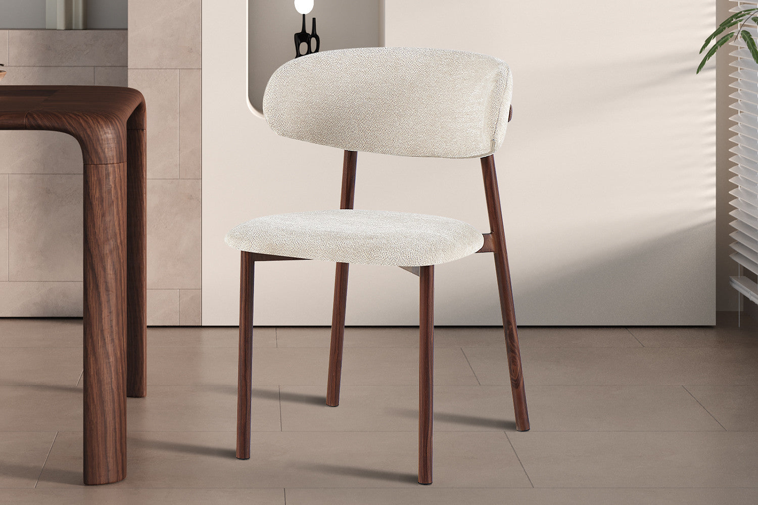 Stoel 'Coco' Walnoot - Stof Fabb Raven 24 Beige