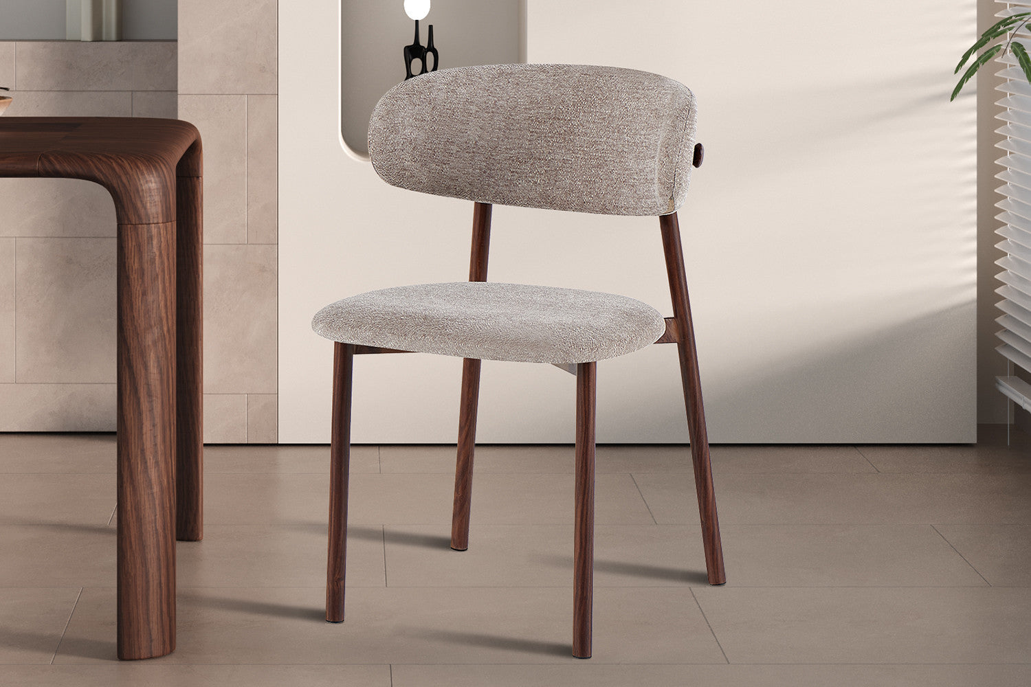 Stoel 'Coco' Walnoot - Stof Fabb Raven 30 Zand