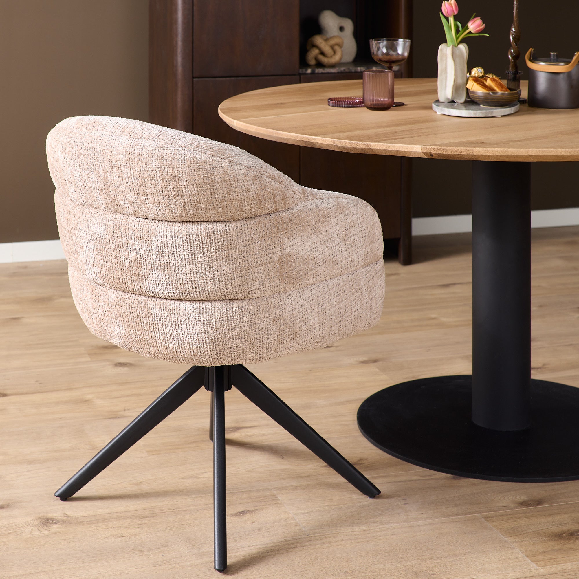 Eetkamerstoel Bella | Beige | Poot Black | Met armleuning