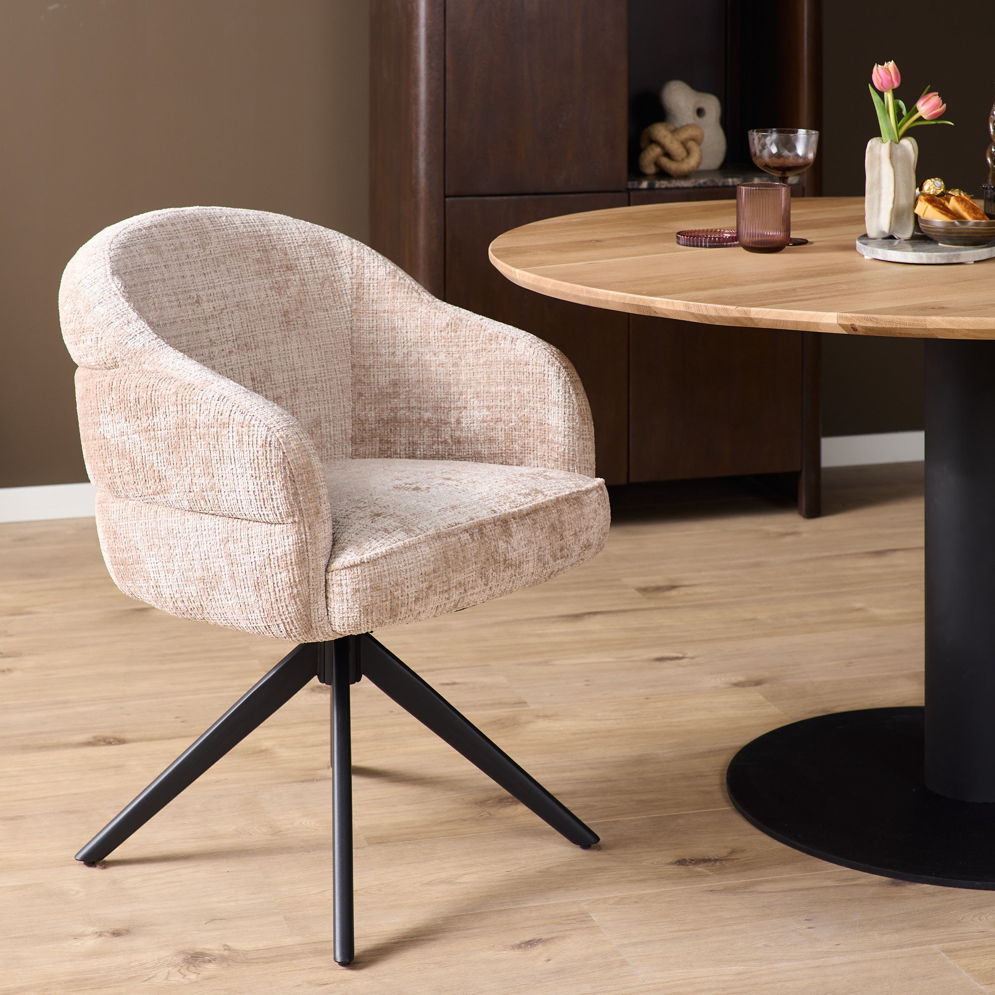 Eetkamerstoel Bella | Beige | Poot Black | Met armleuning