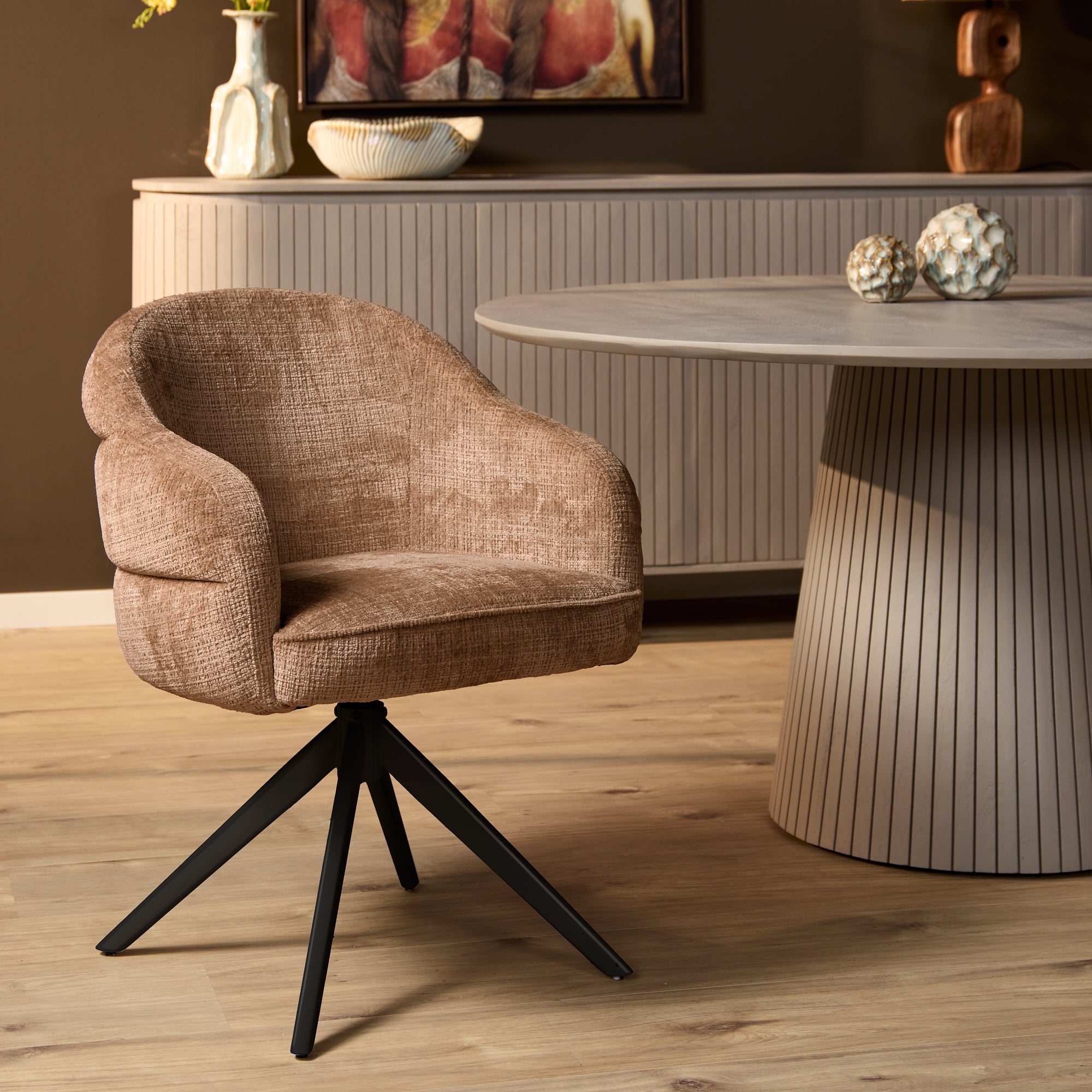 Eetkamerstoel Bella | Cinnamon | Poot Black | Met armleuning