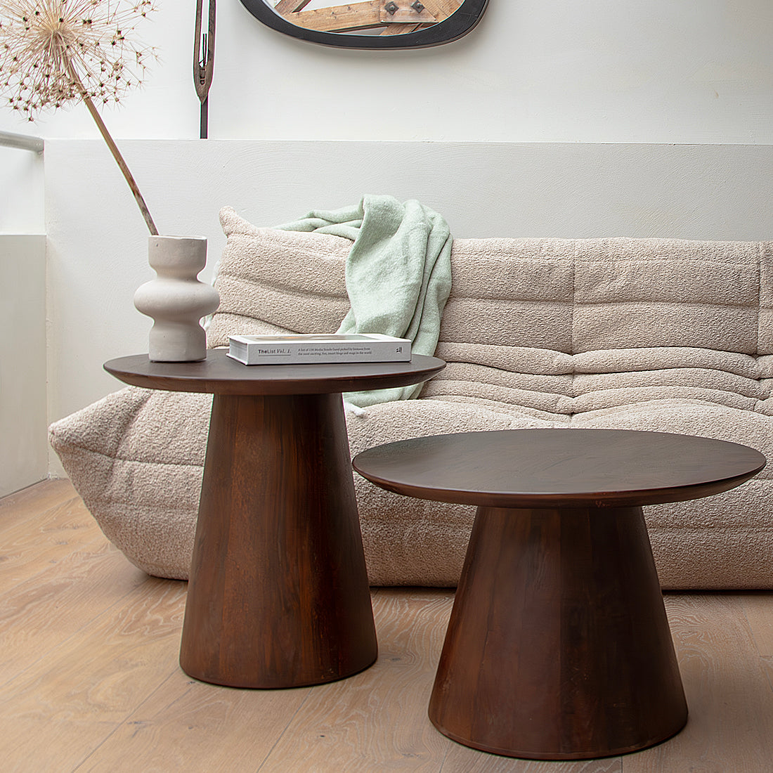Bullnose mangohouten bijzettafel cone Ø 55 cm